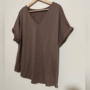 🩷 SHEIN EUC Brown V-Neck Tee